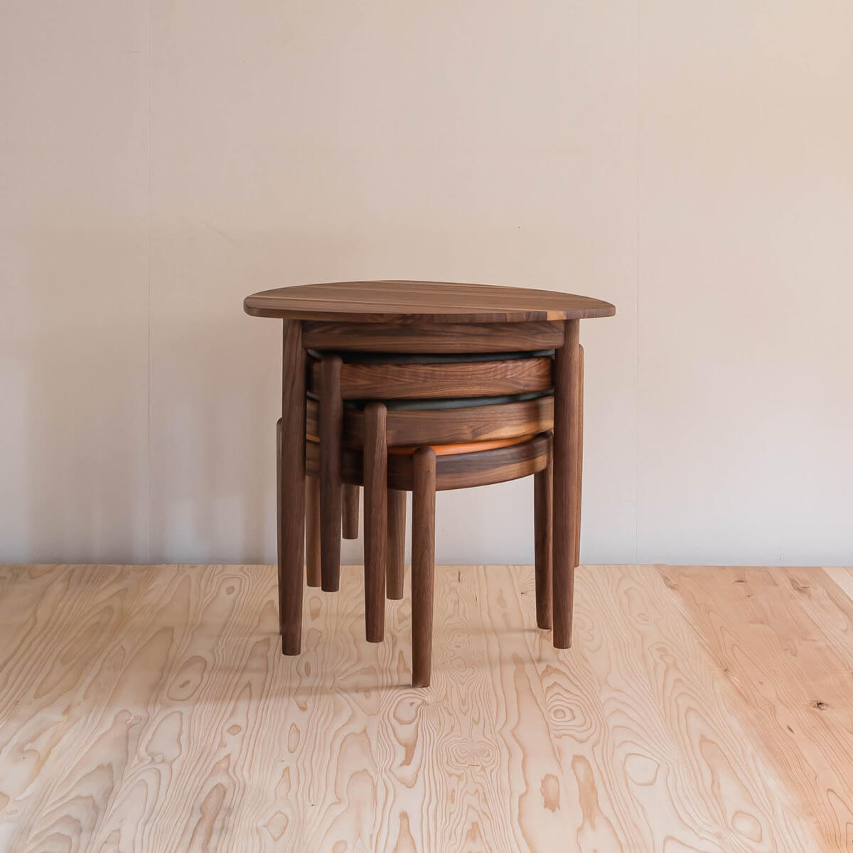 三角スツール・テーブル スタッキング 三角スツール・テーブル スタッキング