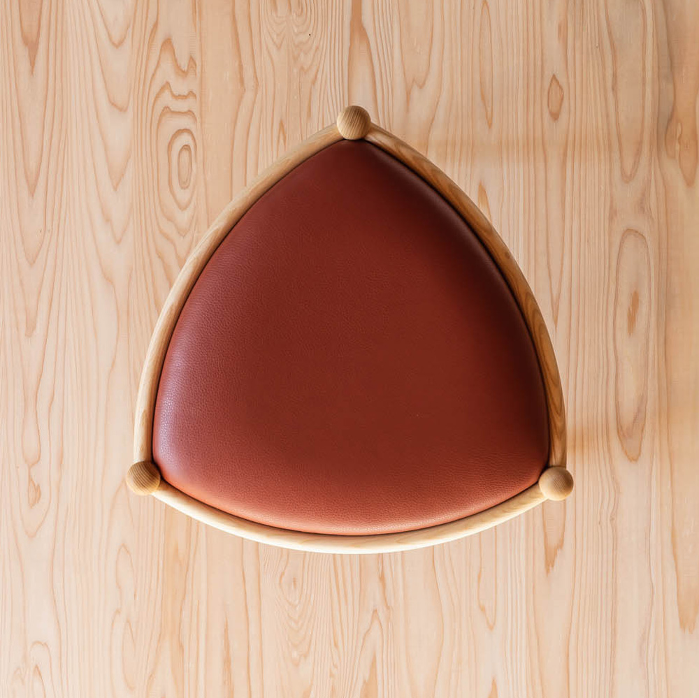 三角スツール ホワイトアッシュ レザーRoof 三角スツール